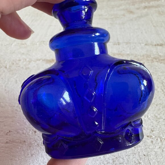 Vintage Victrylite Cobalt Blue Glass Crown Bottle - Made in Italy - Picture 4 of 10